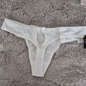Chic White Women's Lace Thong